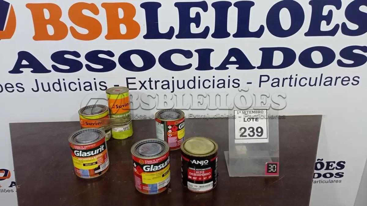 LOTE 239 - 04 LATAS DE ESMALTE SINTÉTICO DE 900ML CORES VARIADAS MARCA GLASURIT, 01 CATALIZADOR EPÓXI E 01 DILUENTE EPÓXI. (NO ESTADO) ATENÇÃO! FAZER A VISITAÇÃO ANTES DE ARREMATAR, NÃO SABEMOS SE FUNCIONA, LEILÃO NÃO TEM GARANTIA E NEM DEVOLUÇÃO, SUJEITO A POSSÍVEIS AVARIAS VISÍVEIS/OCULTAS E/OU AUSÊNCIA DE COMPONENTES.