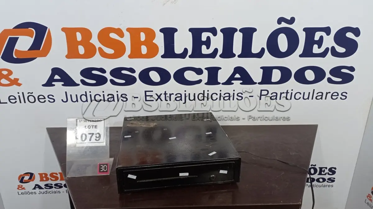 LOTE 079 - 01 GAVETA DE DINHEIRO. (NO ESTADO) ATENÇÃO! FAZER A VISITAÇÃO ANTES DE ARREMATAR, NÃO SABEMOS SE FUNCIONA, LEILÃO NÃO TEM GARANTIA E NEM DEVOLUÇÃO, SUJEITO A POSSÍVEIS AVARIAS VISÍVEIS/OCULTAS E/OU AUSÊNCIA DE COMPONENTES.