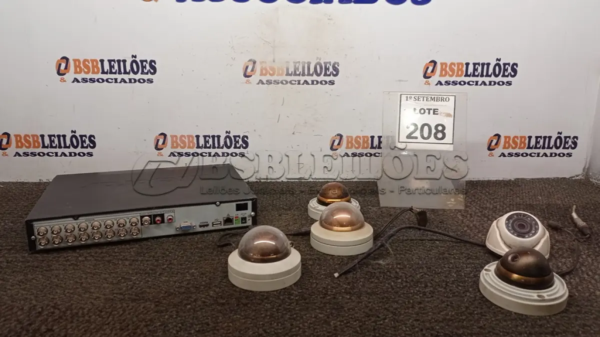 LOTE 208 - 01 DVR E 05 CÂMERAS DE MONITORAMENTO. (NO ESTADO) ATENÇÃO! FAZER A VISITAÇÃO ANTES DE ARREMATAR, NÃO SABEMOS SE FUNCIONA, LEILÃO NÃO TEM GARANTIA E NEM DEVOLUÇÃO, SUJEITO A POSSÍVEIS AVARIAS VISÍVEIS/OCULTAS E/OU AUSÊNCIA DE COMPONENTES
