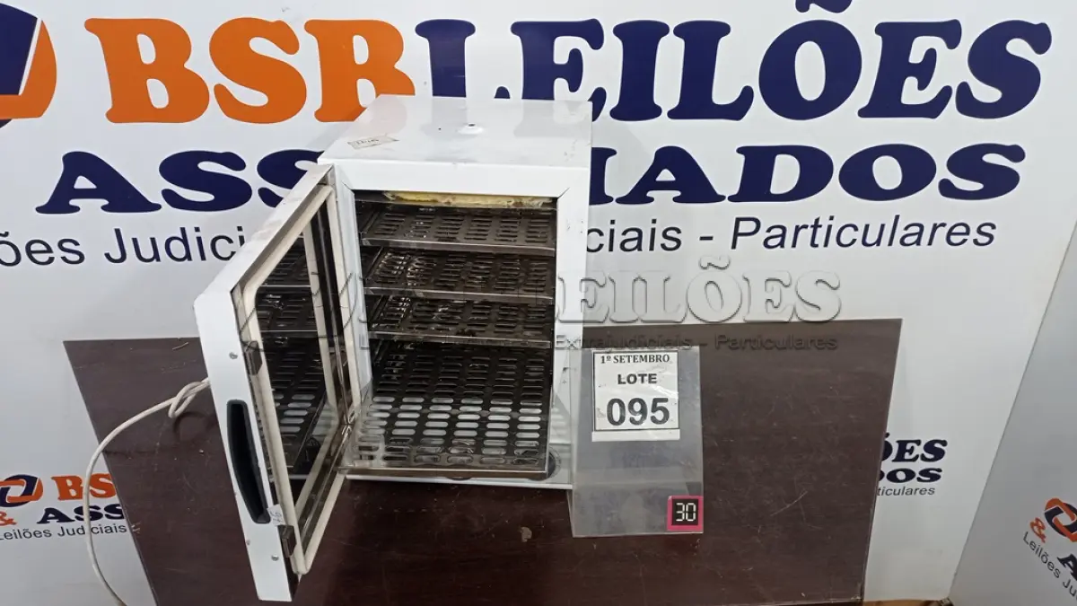 LOTE 095 - 01 ESTUFA PARA ESTERILIZAÇÃO E SECAGEM. (NO ESTADO) ATENÇÃO! FAZER A VISITAÇÃO ANTES DE ARREMATAR, NÃO SABEMOS SE FUNCIONA, LEILÃO NÃO TEM GARANTIA E NEM DEVOLUÇÃO, SUJEITO A POSSÍVEIS AVARIAS VISÍVEIS/OCULTAS E/OU AUSÊNCIA DE COMPONENTES.