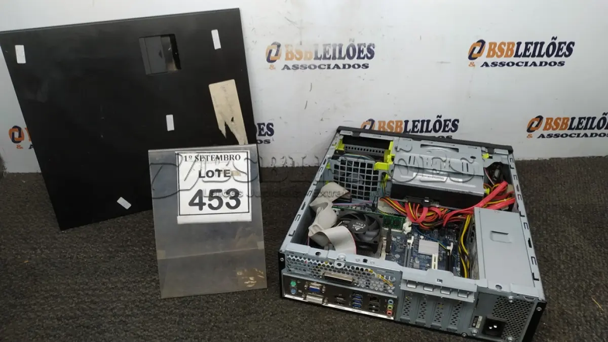 LOTE 453 - 01 CPU MARCA POSITIVO COM 8GB MEMORIA COM SSD E HD. (NO ESTADO) ATENÇÃO! FAZER A VISITAÇÃO ANTES DE ARREMATAR, NÃO SABEMOS SE FUNCIONA, LEILÃO NÃO TEM GARANTIA E NEM DEVOLUÇÃO, SUJEITO A POSSÍVEIS AVARIAS VISÍVEIS/OCULTAS E/OU AUSÊNCIA DE COMPONENTES.