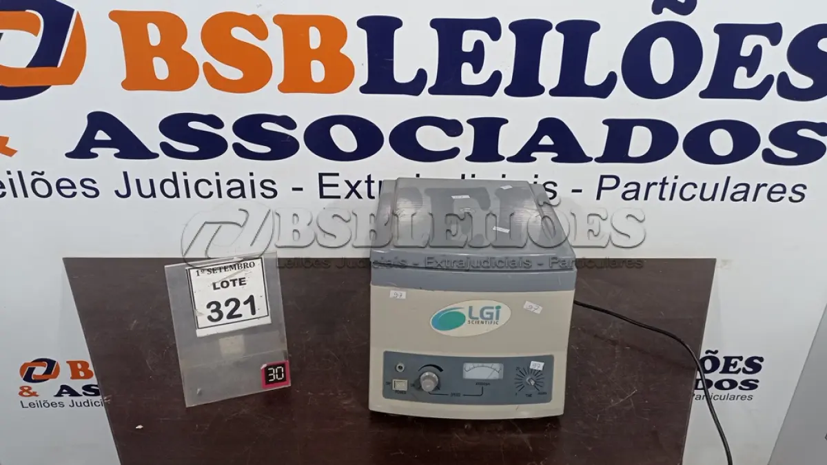 LOTE 321 - 01 CENTRIFUGA DE LABORATÓRIO MARCA LGI. (NO ESTADO) ATENÇÃO! FAZER A VISITAÇÃO ANTES DE ARREMATAR, NÃO SABEMOS SE FUNCIONA, LEILÃO NÃO TEM GARANTIA E NEM DEVOLUÇÃO, SUJEITO A POSSÍVEIS AVARIAS VISÍVEIS/OCULTAS E/OU AUSÊNCIA DE COMPONENTES.
