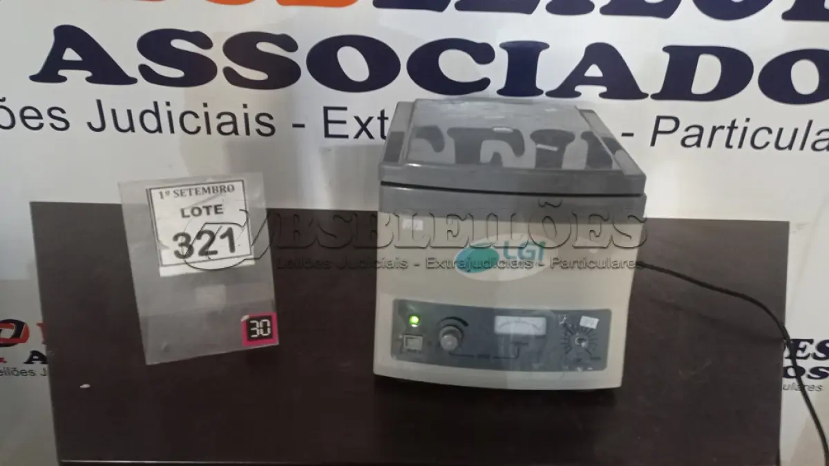 LOTE 321 - 01 CENTRIFUGA DE LABORATÓRIO MARCA LGI. (NO ESTADO) ATENÇÃO! FAZER A VISITAÇÃO ANTES DE ARREMATAR, NÃO SABEMOS SE FUNCIONA, LEILÃO NÃO TEM GARANTIA E NEM DEVOLUÇÃO, SUJEITO A POSSÍVEIS AVARIAS VISÍVEIS/OCULTAS E/OU AUSÊNCIA DE COMPONENTES.