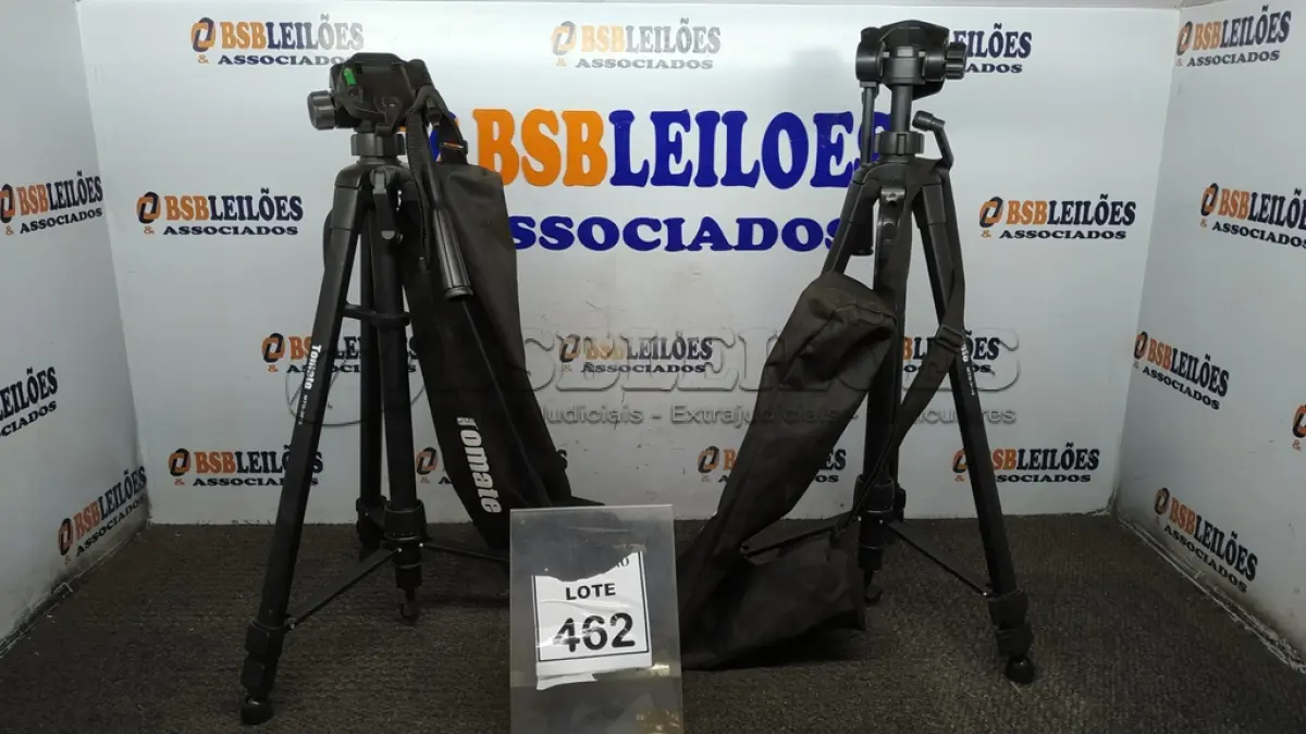 LOTE 462 - 02 TRIPÉS PARA CÂMERAS MARCA TOMATE. (NO ESTADO) ATENÇÃO! FAZER A VISITAÇÃO ANTES DE ARREMATAR, NÃO SABEMOS SE FUNCIONA, LEILÃO NÃO TEM GARANTIA E NEM DEVOLUÇÃO, SUJEITO A POSSÍVEIS AVARIAS VISÍVEIS/OCULTAS E/OU AUSÊNCIA DE COMPONENTES.