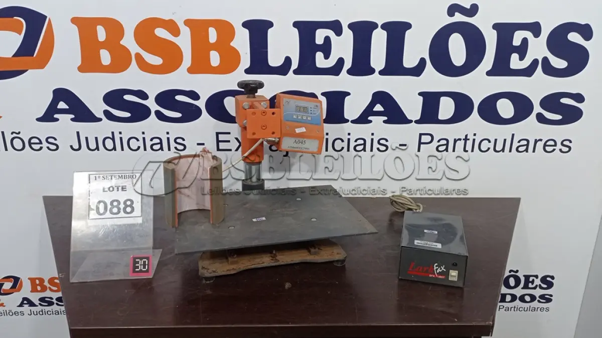 LOTE 088 - 01 PRENSA TÉRMICA PARA CANECAS. (NO ESTADO) ATENÇÃO! FAZER A VISITAÇÃO ANTES DE ARREMATAR, NÃO SABEMOS SE FUNCIONA, LEILÃO NÃO TEM GARANTIA E NEM DEVOLUÇÃO, SUJEITO A POSSÍVEIS AVARIAS VISÍVEIS/OCULTAS E/OU AUSÊNCIA DE COMPONENTES.