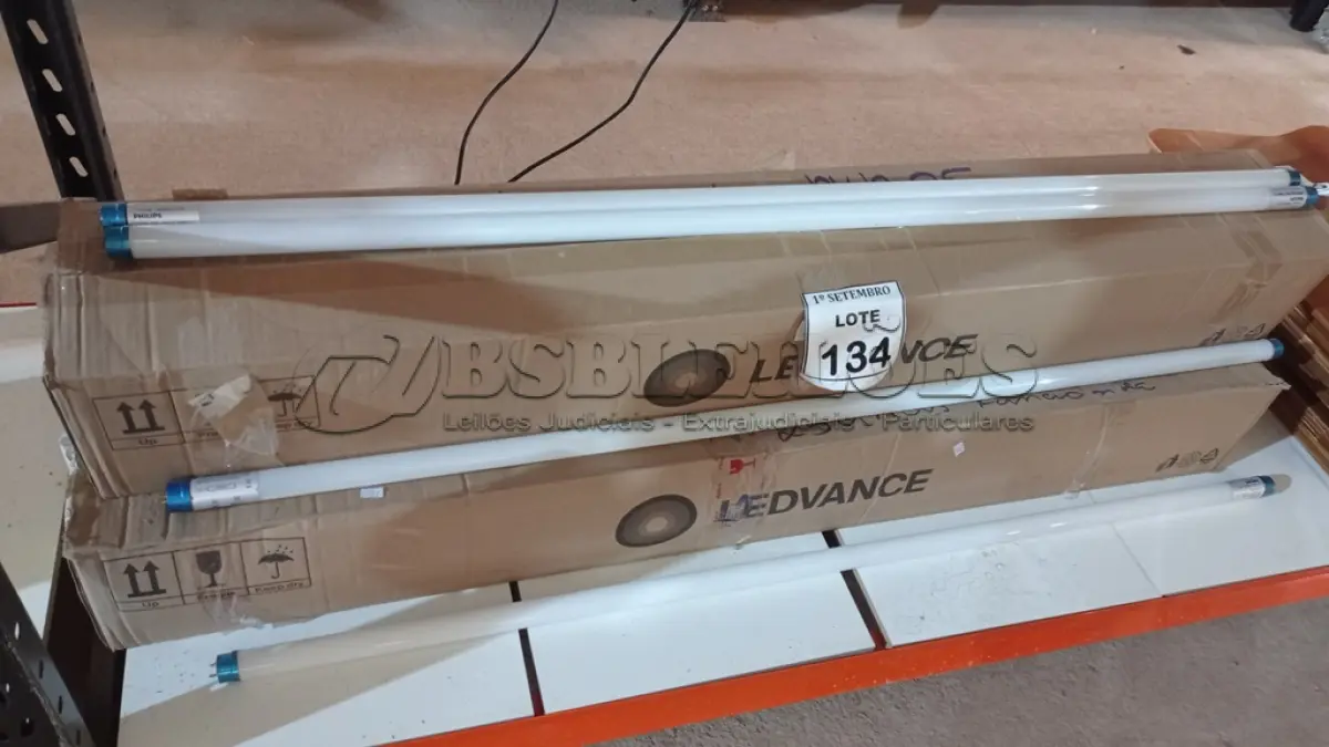 LOTE 134 - 01 LOTE COM GRANDE QUANTIDADE DE LÂMPADAS LED. (NO ESTADO) ATENÇÃO! FAZER A VISITAÇÃO ANTES DE ARREMATAR, NÃO SABEMOS SE FUNCIONA, LEILÃO NÃO TEM GARANTIA E NEM DEVOLUÇÃO, SUJEITO A POSSÍVEIS AVARIAS VISÍVEIS/OCULTAS E/OU AUSÊNCIA DE COMPONENTES.