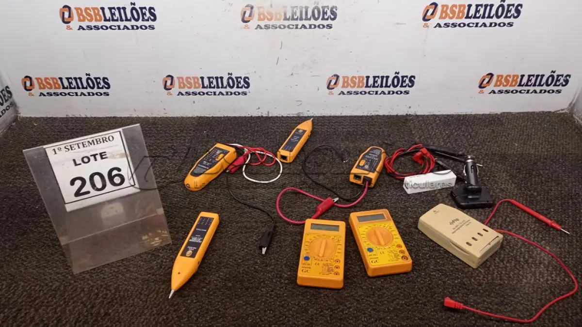 LOTE 206 - 02 MULTÍMETROS, 04 LOCALIZADORES DE CABO, 01 CARREGADOR DE BATERIAS E 01 TRANSMISSOR FM BLUETOOTH. (NO ESTADO) ATENÇÃO! FAZER A VISITAÇÃO ANTES DE ARREMATAR, NÃO SABEMOS SE FUNCIONA, LEILÃO NÃO TEM GARANTIA E NEM DEVOLUÇÃO, SUJEITO A POSSÍVEIS AVARIAS VISÍVEIS/OCULTAS E/OU AUSÊNCIA DE COMPONENTES