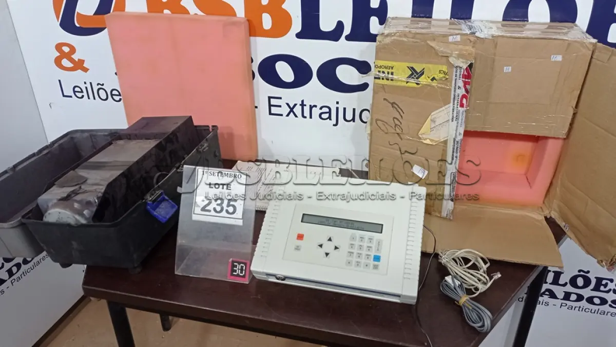 LOTE 235 - 01 ASPIRADOR DE TONNER E 01 CRIPTOGRAFADOR. (NO ESTADO) ATENÇÃO! FAZER A VISITAÇÃO ANTES DE ARREMATAR, NÃO SABEMOS SE FUNCIONA, LEILÃO NÃO TEM GARANTIA E NEM DEVOLUÇÃO, SUJEITO A POSSÍVEIS AVARIAS VISÍVEIS/OCULTAS E/OU AUSÊNCIA DE COMPONENTES