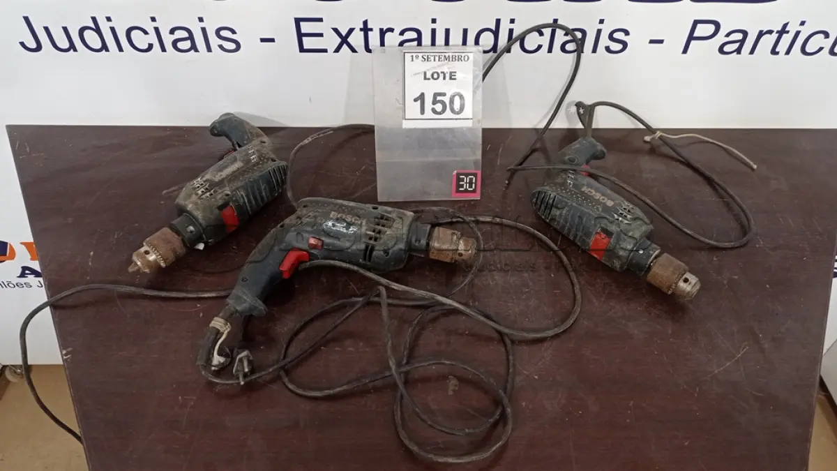 LOTE 150 - 03 FURADEIRAS BOSCH. (NO ESTADO) ATENÇÃO! FAZER A VISITAÇÃO ANTES DE ARREMATAR, NÃO SABEMOS SE FUNCIONA, LEILÃO NÃO TEM GARANTIA E NEM DEVOLUÇÃO, SUJEITO A POSSÍVEIS AVARIAS VISÍVEIS/OCULTAS E/OU AUSÊNCIA DE COMPONENTES.