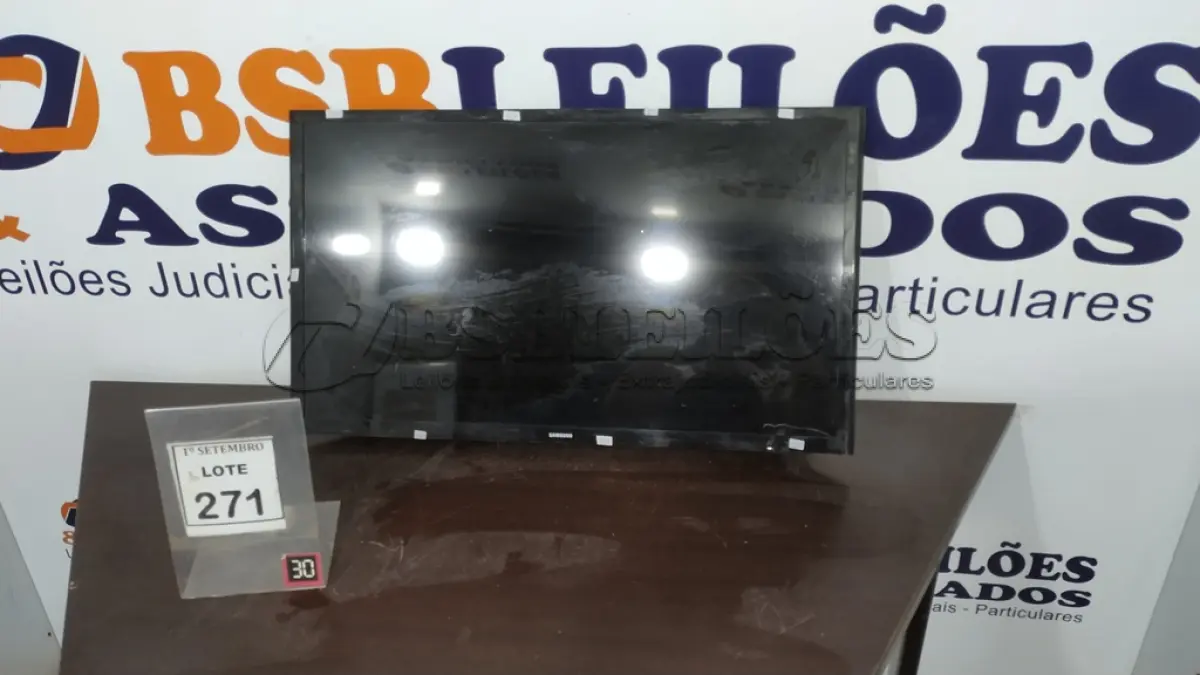 LOTE 271 - 01 TV LCD 32’’ MARCA SAMSUNG. (NO ESTADO) ATENÇÃO! FAZER A VISITAÇÃO ANTES DE ARREMATAR, NÃO SABEMOS SE FUNCIONA, LEILÃO NÃO TEM GARANTIA E NEM DEVOLUÇÃO, SUJEITO A POSSÍVEIS AVARIAS VISÍVEIS/OCULTAS E/OU AUSÊNCIA DE COMPONENTES.