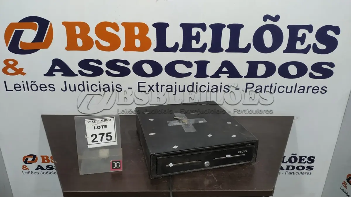 LOTE 275 - 01 GAVETA DE DINHEIRO. (NO ESTADO) ATENÇÃO! FAZER A VISITAÇÃO ANTES DE ARREMATAR, NÃO SABEMOS SE FUNCIONA, LEILÃO NÃO TEM GARANTIA E NEM DEVOLUÇÃO, SUJEITO A POSSÍVEIS AVARIAS VISÍVEIS/OCULTAS E/OU AUSÊNCIA DE COMPONENTES.