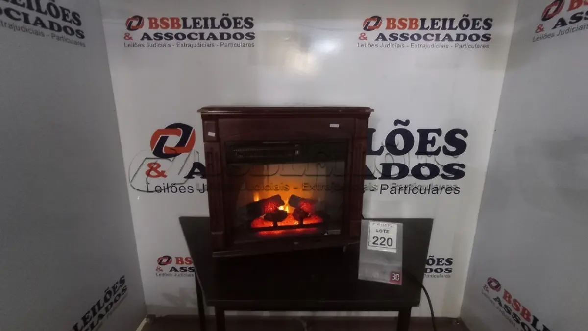 LOTE 220 - 01 AQUECEDOR DECORATIVO COM ACABAMENTO EM MADEIRA. (NO ESTADO) ATENÇÃO! FAZER A VISITAÇÃO ANTES DE ARREMATAR, NÃO SABEMOS SE FUNCIONA, LEILÃO NÃO TEM GARANTIA E NEM DEVOLUÇÃO, SUJEITO A POSSÍVEIS AVARIAS VISÍVEIS/OCULTAS E/OU AUSÊNCIA DE COMPONENTES