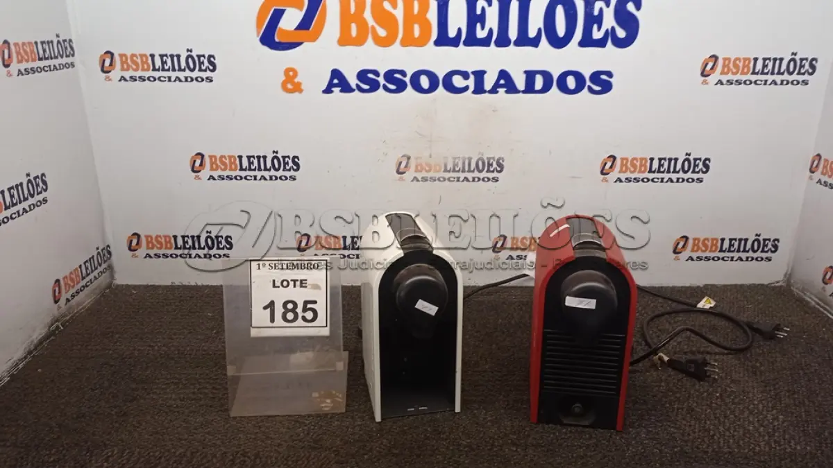LOTE 185 - 02 CAFETEIRAS NESPRESSO. (NO ESTADO) ATENÇÃO! FAZER A VISITAÇÃO ANTES DE ARREMATAR, NÃO SABEMOS SE FUNCIONA, LEILÃO NÃO TEM GARANTIA E NEM DEVOLUÇÃO, SUJEITO A POSSÍVEIS AVARIAS VISÍVEIS/OCULTAS E/OU AUSÊNCIA DE COMPONENTES
