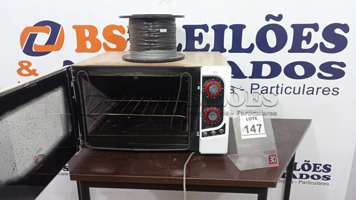 LOTE 147 - 01 FORNO ELÉTRICO E 01 ROLO DE CABO DE AÇO. (NO ESTADO) ATENÇÃO! FAZER A VISITAÇÃO ANTES DE ARREMATAR, NÃO SABEMOS SE FUNCIONA, LEILÃO NÃO TEM GARANTIA E NEM DEVOLUÇÃO, SUJEITO A POSSÍVEIS AVARIAS VISÍVEIS/OCULTAS E/OU AUSÊNCIA DE COMPONENTES.