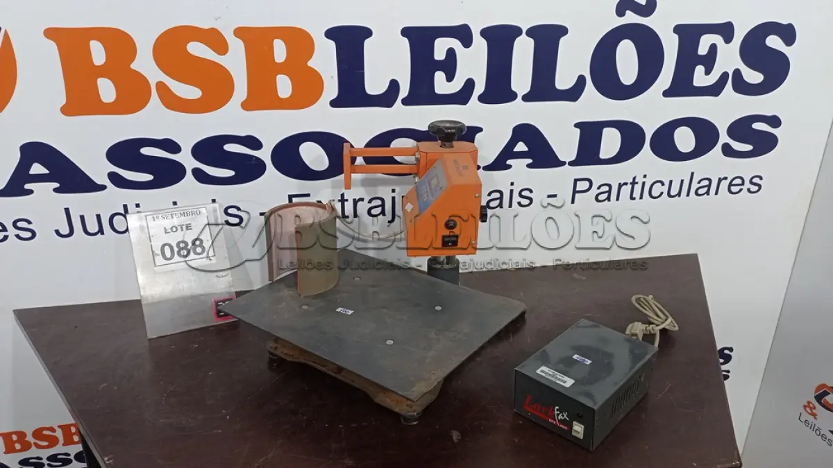LOTE 088 - 01 PRENSA TÉRMICA PARA CANECAS. (NO ESTADO) ATENÇÃO! FAZER A VISITAÇÃO ANTES DE ARREMATAR, NÃO SABEMOS SE FUNCIONA, LEILÃO NÃO TEM GARANTIA E NEM DEVOLUÇÃO, SUJEITO A POSSÍVEIS AVARIAS VISÍVEIS/OCULTAS E/OU AUSÊNCIA DE COMPONENTES.