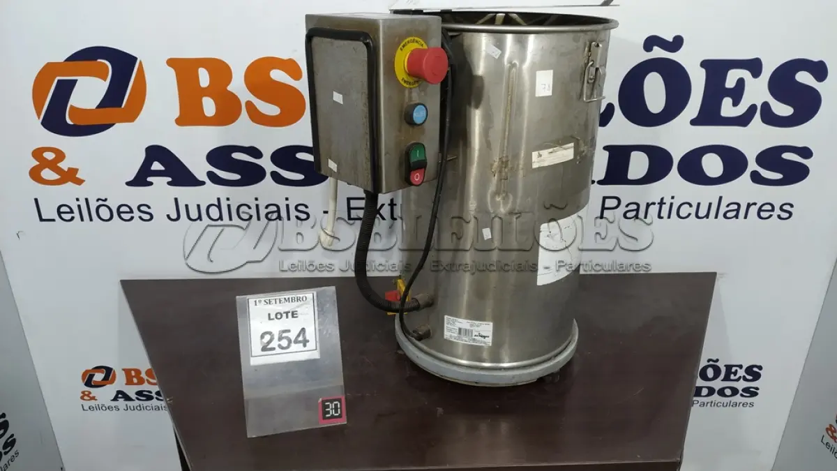 LOTE 254 - 01 DESCASCADOR DE BATATAS INDUSTRIAL EM INOX. (NO ESTADO) ATENÇÃO! FAZER A VISITAÇÃO ANTES DE ARREMATAR, NÃO SABEMOS SE FUNCIONA, LEILÃO NÃO TEM GARANTIA E NEM DEVOLUÇÃO, SUJEITO A POSSÍVEIS AVARIAS VISÍVEIS/OCULTAS E/OU AUSÊNCIA DE COMPONENTES
