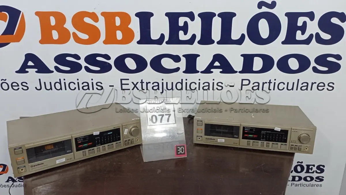 LOTE 077 - 02 TOCA-FITAS CASSETE MARCA GRADIENTE. (NO ESTADO) ATENÇÃO! FAZER A VISITAÇÃO ANTES DE ARREMATAR, NÃO SABEMOS SE FUNCIONA, LEILÃO NÃO TEM GARANTIA E NEM DEVOLUÇÃO, SUJEITO A POSSÍVEIS AVARIAS VISÍVEIS/OCULTAS E/OU AUSÊNCIA DE COMPONENTES.