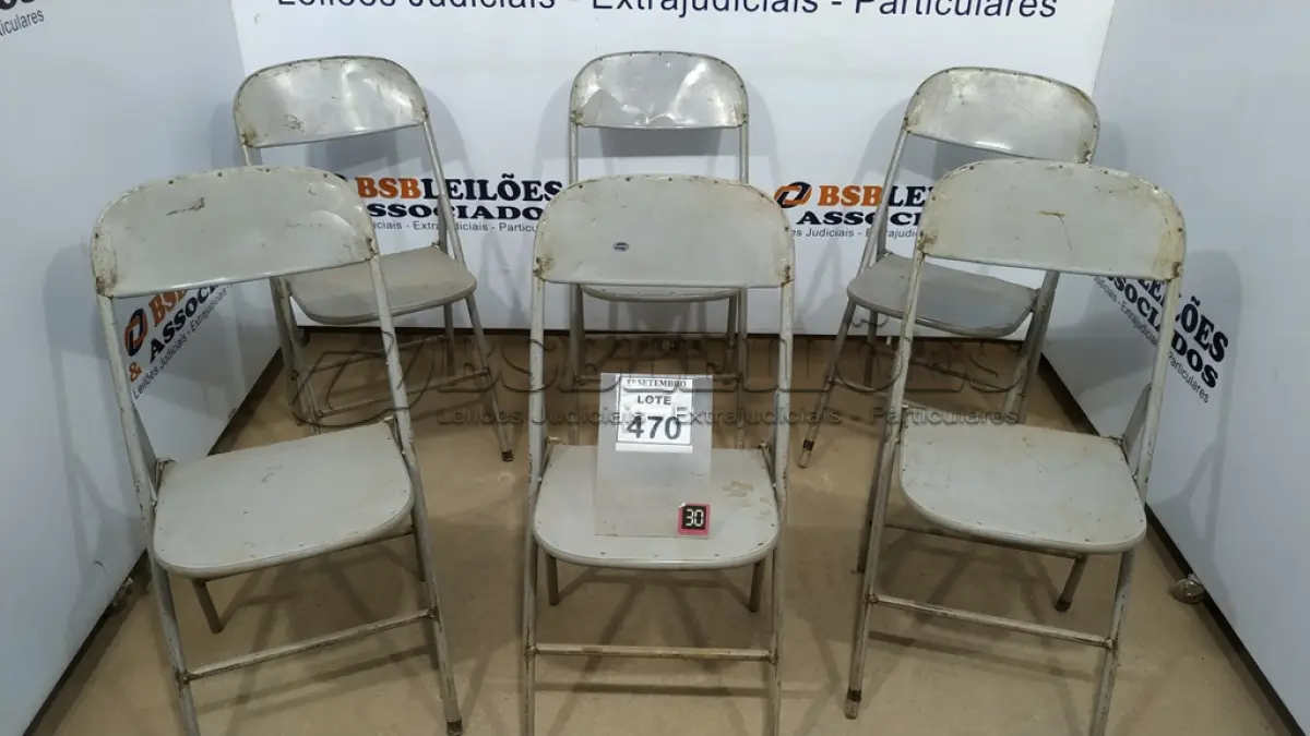 LOTE 470 - 06 CADEIRAS DE FERRO DOBRÁVEL. (NO ESTADO) ATENÇÃO! FAZER A VISITAÇÃO ANTES DE ARREMATAR, NÃO SABEMOS SE FUNCIONA, LEILÃO NÃO TEM GARANTIA E NEM DEVOLUÇÃO, SUJEITO A POSSÍVEIS AVARIAS VISÍVEIS/OCULTAS E/OU AUSÊNCIA DE COMPONENTES.