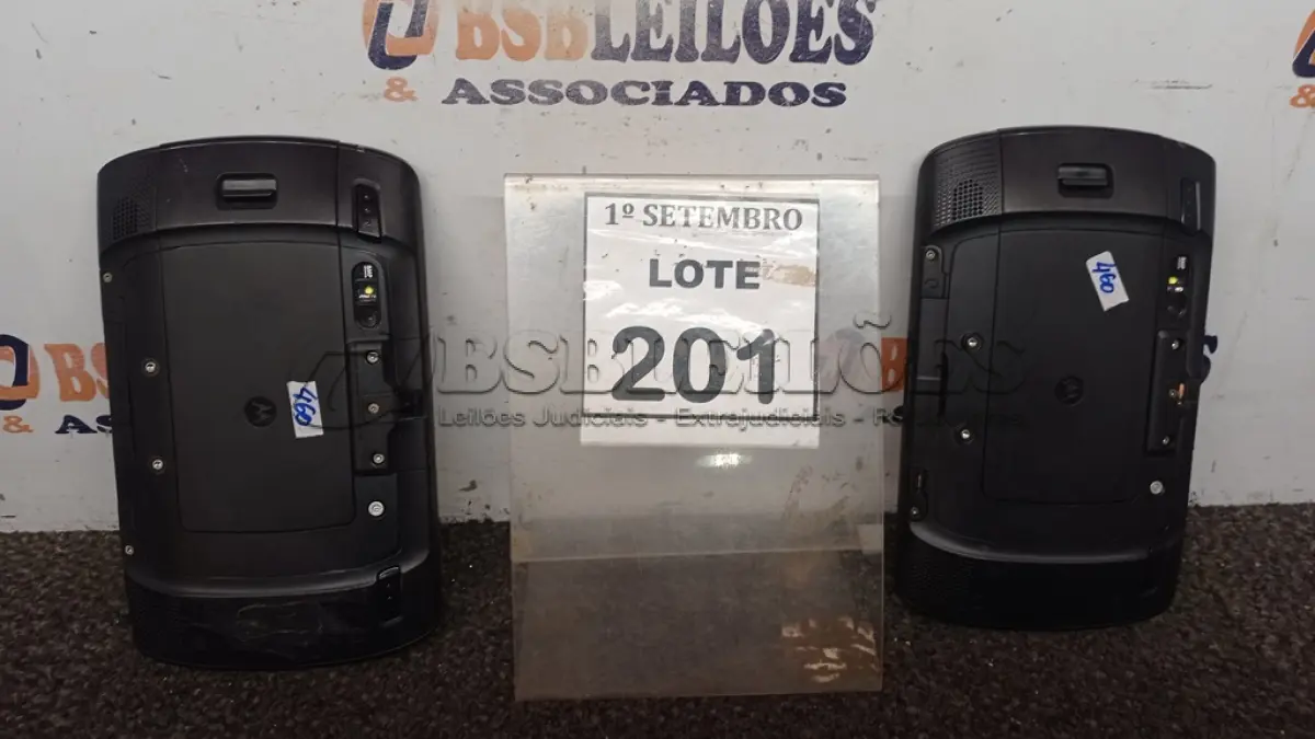 LOTE 201 - 02 TABLETS MARCA MOTOROLA. (NO ESTADO) ATENÇÃO! FAZER A VISITAÇÃO ANTES DE ARREMATAR, NÃO SABEMOS SE FUNCIONA, LEILÃO NÃO TEM GARANTIA E NEM DEVOLUÇÃO, SUJEITO A POSSÍVEIS AVARIAS VISÍVEIS/OCULTAS E/OU AUSÊNCIA DE COMPONENTES