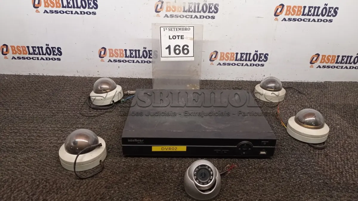 LOTE 166 - 01 DVR E 05 CÂMERAS DE MONITORAMENTO. (NO ESTADO) ATENÇÃO! FAZER A VISITAÇÃO ANTES DE ARREMATAR, NÃO SABEMOS SE FUNCIONA, LEILÃO NÃO TEM GARANTIA E NEM DEVOLUÇÃO, SUJEITO A POSSÍVEIS AVARIAS VISÍVEIS/OCULTAS E/OU AUSÊNCIA DE COMPONENTES