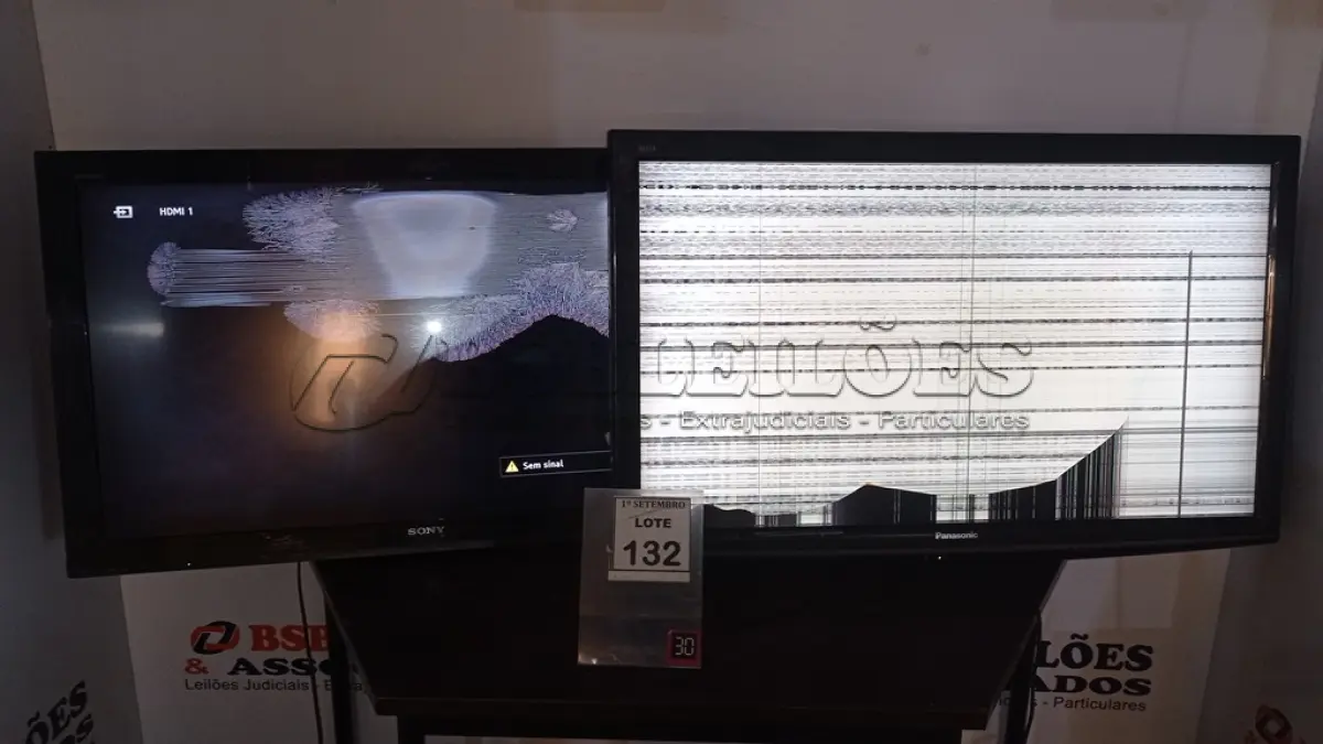 LOTE 132 - 01 TV LCD 42’’ MARCA PANASONIC E 01 TV LCD 40’’ MARCA SONY COM AVARIAS. (NO ESTADO) ATENÇÃO! FAZER A VISITAÇÃO ANTES DE ARREMATAR, NÃO SABEMOS SE FUNCIONA, LEILÃO NÃO TEM GARANTIA E NEM DEVOLUÇÃO, SUJEITO A POSSÍVEIS AVARIAS VISÍVEIS/OCULTAS E/OU AUSÊNCIA DE COMPONENTES.