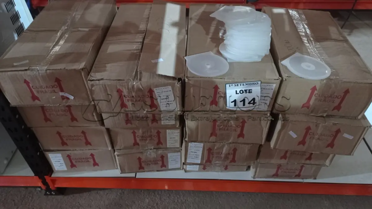 LOTE 114 - 01 LOTE COM GRANDE QUANTIDADE DE CAPAS DE CD. (NO ESTADO) ATENÇÃO! FAZER A VISITAÇÃO ANTES DE ARREMATAR, NÃO SABEMOS SE FUNCIONA, LEILÃO NÃO TEM GARANTIA E NEM DEVOLUÇÃO, SUJEITO A POSSÍVEIS AVARIAS VISÍVEIS/OCULTAS E/OU AUSÊNCIA DE COMPONENTES.