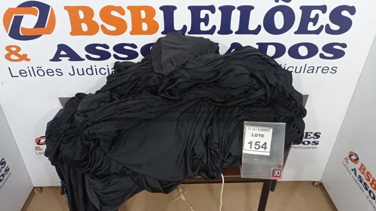 LOTE 154 - 01 PEÇA DE TECIDO GRANDE NA COR PRETO. (NO ESTADO) ATENÇÃO! FAZER A VISITAÇÃO ANTES DE ARREMATAR, NÃO SABEMOS SE FUNCIONA, LEILÃO NÃO TEM GARANTIA E NEM DEVOLUÇÃO, SUJEITO A POSSÍVEIS AVARIAS VISÍVEIS/OCULTAS E/OU AUSÊNCIA DE COMPONENTES.