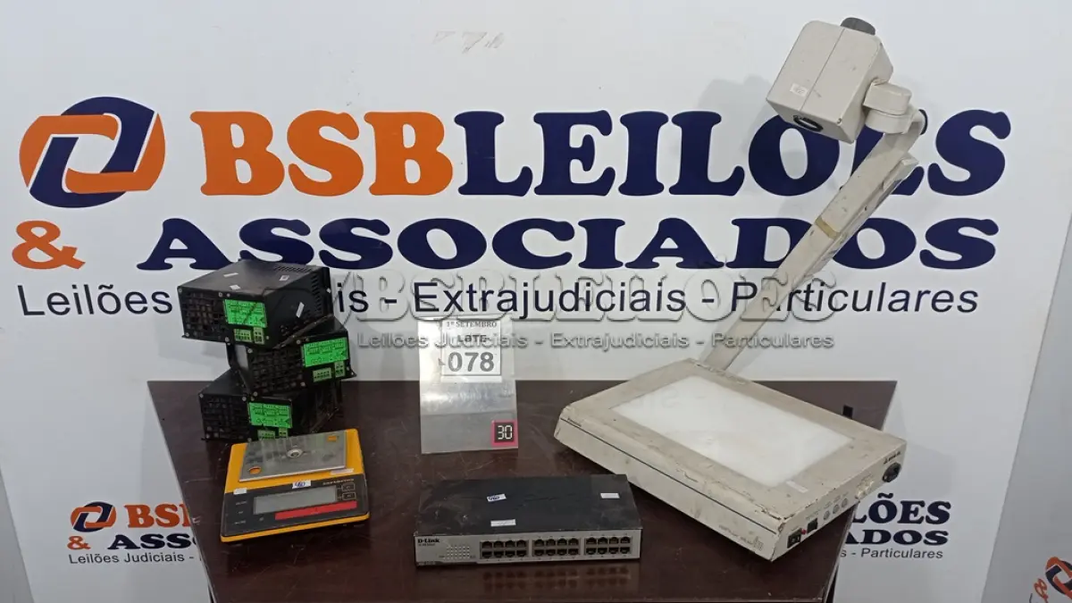 LOTE 078 - 01 RETROPROJETOR, 01 SWITCH, 03 CONVERSORES DC-DC E 01 BALANÇA DE PRECISÃO. (NO ESTADO) ATENÇÃO! FAZER A VISITAÇÃO ANTES DE ARREMATAR, NÃO SABEMOS SE FUNCIONA, LEILÃO NÃO TEM GARANTIA E NEM DEVOLUÇÃO, SUJEITO A POSSÍVEIS AVARIAS VISÍVEIS/OCULTAS E/OU AUSÊNCIA DE COMPONENTES.