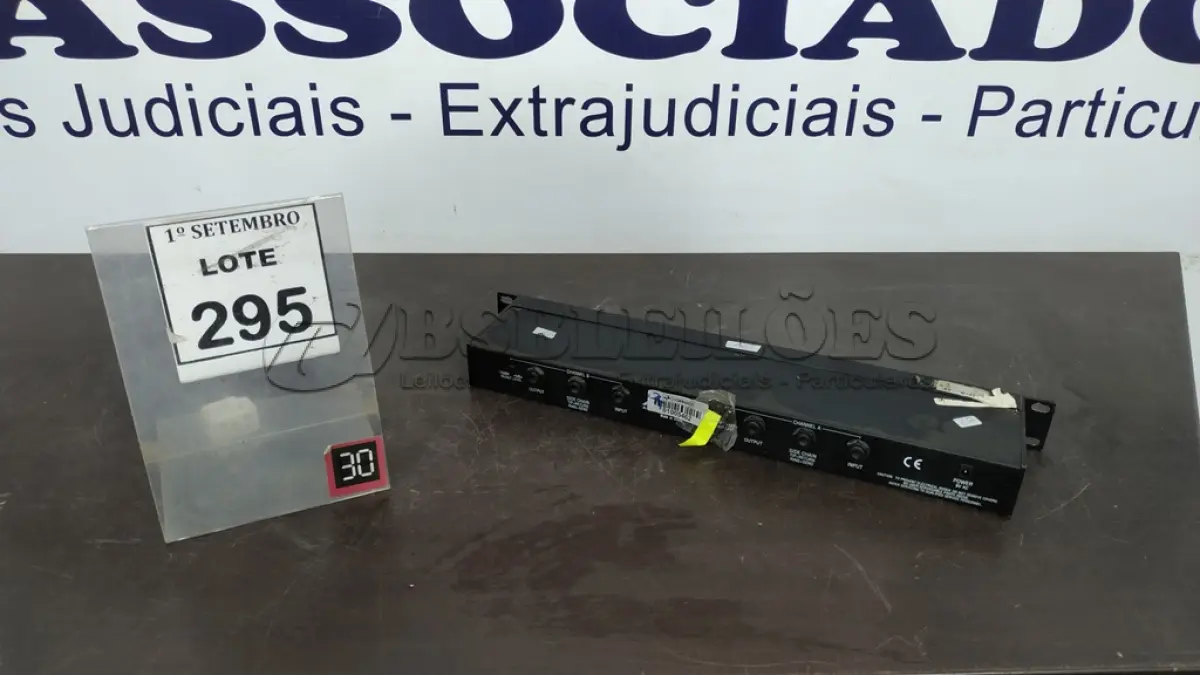 LOTE 295 - 01 COMPRESSOR DE ÁUDIO MARCA ALESIS 3630. (NO ESTADO) ATENÇÃO! FAZER A VISITAÇÃO ANTES DE ARREMATAR, NÃO SABEMOS SE FUNCIONA, LEILÃO NÃO TEM GARANTIA E NEM DEVOLUÇÃO, SUJEITO A POSSÍVEIS AVARIAS VISÍVEIS/OCULTAS E/OU AUSÊNCIA DE COMPONENTES.