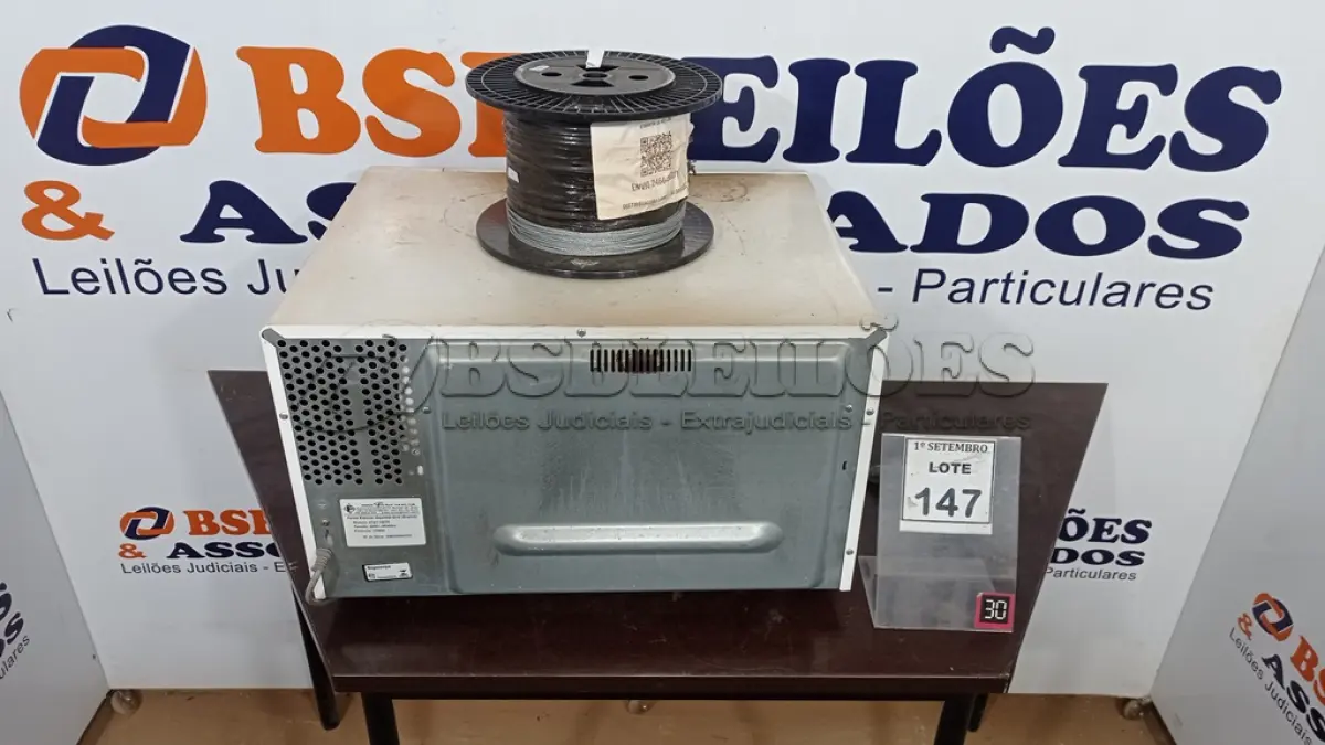 LOTE 147 - 01 FORNO ELÉTRICO E 01 ROLO DE CABO DE AÇO. (NO ESTADO) ATENÇÃO! FAZER A VISITAÇÃO ANTES DE ARREMATAR, NÃO SABEMOS SE FUNCIONA, LEILÃO NÃO TEM GARANTIA E NEM DEVOLUÇÃO, SUJEITO A POSSÍVEIS AVARIAS VISÍVEIS/OCULTAS E/OU AUSÊNCIA DE COMPONENTES.