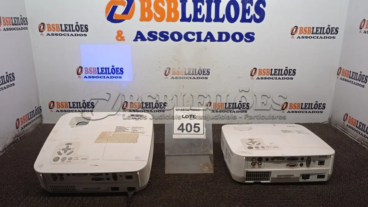 LOTE 405 - 02 PROJETORES MARCA NEC. (NO ESTADO) ATENÇÃO! FAZER A VISITAÇÃO ANTES DE ARREMATAR, NÃO SABEMOS SE FUNCIONA, LEILÃO NÃO TEM GARANTIA E NEM DEVOLUÇÃO, SUJEITO A POSSÍVEIS AVARIAS VISÍVEIS/OCULTAS E/OU AUSÊNCIA DE COMPONENTES.