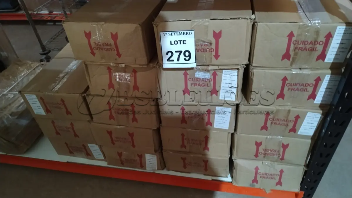 LOTE 279 - 01 LOTE COM GRANDE QUANTIDADE DE CAPAS DE CD. (NO ESTADO) ATENÇÃO! FAZER A VISITAÇÃO ANTES DE ARREMATAR, NÃO SABEMOS SE FUNCIONA, LEILÃO NÃO TEM GARANTIA E NEM DEVOLUÇÃO, SUJEITO A POSSÍVEIS AVARIAS VISÍVEIS/OCULTAS E/OU AUSÊNCIA DE COMPONENTES.