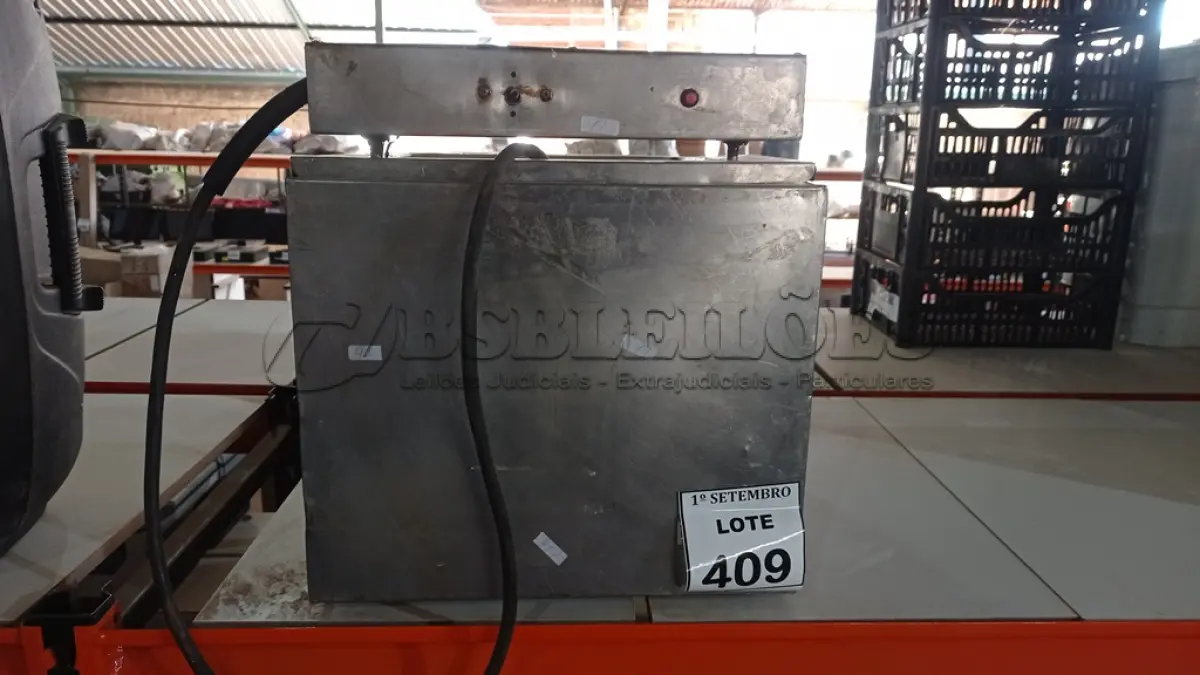 LOTE 409 - 01 FRITADEIRA ELÉTRICA EM INOX. (NO ESTADO) ATENÇÃO! FAZER A VISITAÇÃO ANTES DE ARREMATAR, NÃO SABEMOS SE FUNCIONA. LEILÃO NÃO TEM GARANTIA E NEM DEVOLUÇÃO, SUJEITO A POSSÍVEIS AVARIAS VISÍVEIS/OCULTAS E/OU AUSÊNCIA DE COMPONENTES.