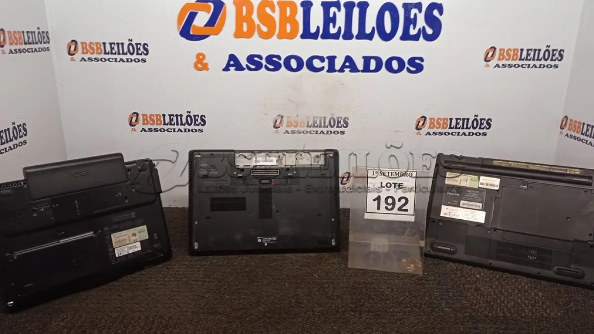 LOTE 192 - 02 NOTEBOOKS MARCA HP E 01 NOTEBOOK MARCA POSITIVO. (NO ESTADO) ATENÇÃO! FAZER A VISITAÇÃO ANTES DE ARREMATAR, NÃO SABEMOS SE FUNCIONA, LEILÃO NÃO TEM GARANTIA E NEM DEVOLUÇÃO, SUJEITO A POSSÍVEIS AVARIAS VISÍVEIS/OCULTAS E/OU AUSÊNCIA DE COMPONENTES