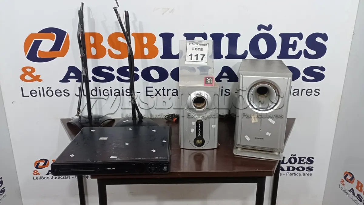 LOTE 117 - 01 DVD HOME THEATER MACA PHILIPS, 02 CAIXAS DE SOM MARCAS DIVERSAS E 02 SUPORTES PAR CAIXAS DE SOM. (NO ESTADO) ATENÇÃO! FAZER A VISITAÇÃO ANTES DE ARREMATAR, NÃO SABEMOS SE FUNCIONA, LEILÃO NÃO TEM GARANTIA E NEM DEVOLUÇÃO, SUJEITO A POSSÍVEIS AVARIAS VISÍVEIS/OCULTAS E/OU AUSÊNCIA DE COMPONENTES.