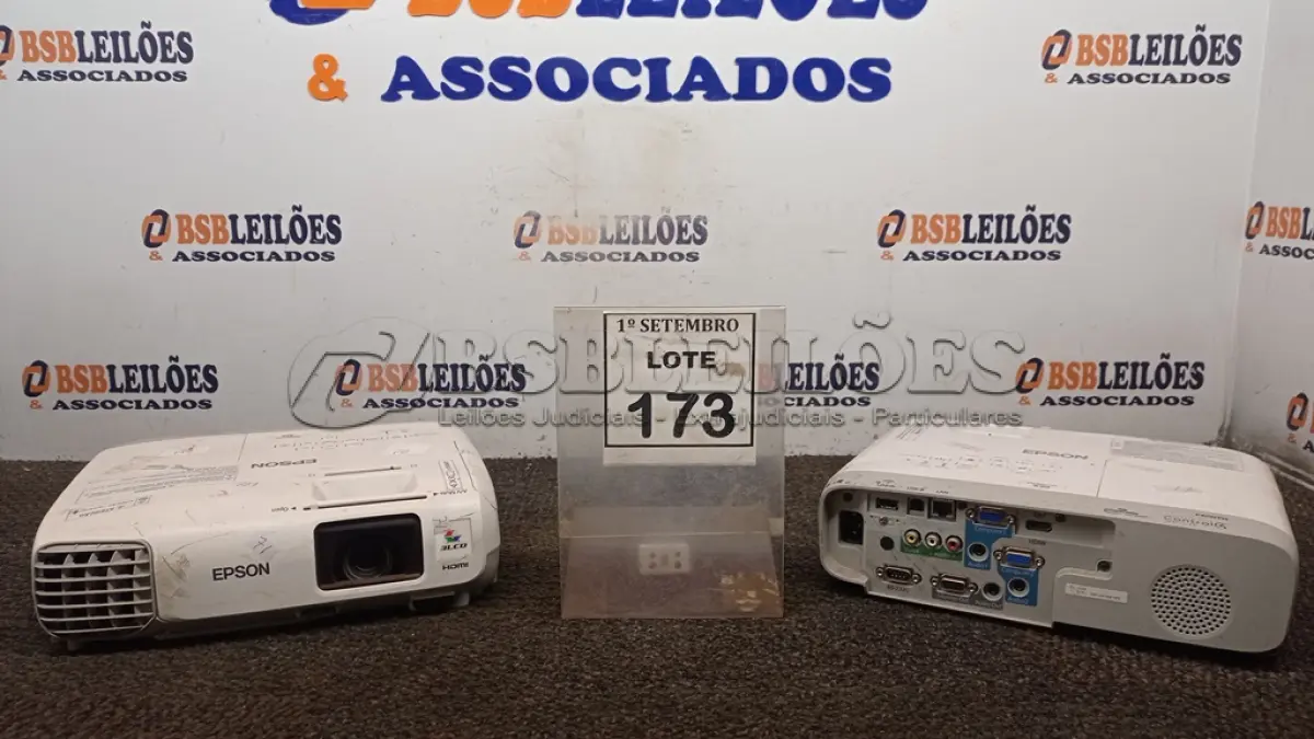 LOTE 173 - 02 PROJETORES MARCA EPSON. (NO ESTADO) ATENÇÃO! FAZER A VISITAÇÃO ANTES DE ARREMATAR, NÃO SABEMOS SE FUNCIONA, LEILÃO NÃO TEM GARANTIA E NEM DEVOLUÇÃO, SUJEITO A POSSÍVEIS AVARIAS VISÍVEIS/OCULTAS E/OU AUSÊNCIA DE COMPONENTES