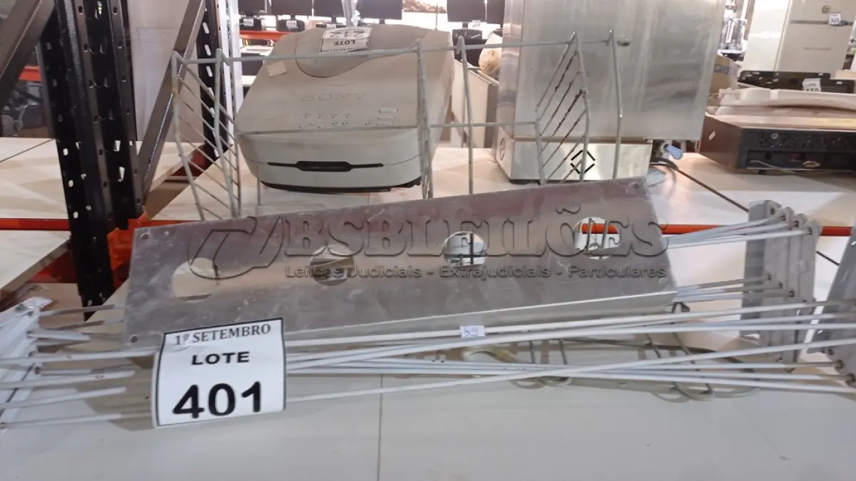 LOTE 401 - 02 VARAIS RETRATEIS E 01 SUPORTE DE BANHEIRO. (NO ESTADO) ATENÇÃO! FAZER A VISITAÇÃO ANTES DE ARREMATAR, NÃO SABEMOS SE FUNCIONA, LEILÃO NÃO TEM GARANTIA E NEM DEVOLUÇÃO, SUJEITO A POSSÍVEIS AVARIAS VISÍVEIS/OCULTAS E/OU AUSÊNCIA DE COMPONENTES.