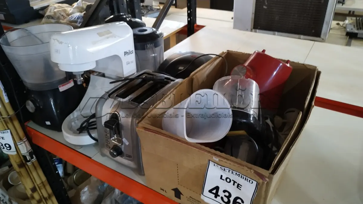 LOTE 436 - 01 TORRADEIRA, 01 BATEDEIRA, 02 SANDUICHEIRAS, VÁRIOS MIXER E ELETRODOMÉSTICOS DIVERSOS. (NO ESTADO) ATENÇÃO! FAZER A VISITAÇÃO ANTES DE ARREMATAR, NÃO SABEMOS SE FUNCIONA, LEILÃO NÃO TEM GARANTIA E NEM DEVOLUÇÃO, SUJEITO A POSSÍVEIS AVARIAS VISÍVEIS/OCULTAS E/OU AUSÊNCIA DE COMPONENTES.