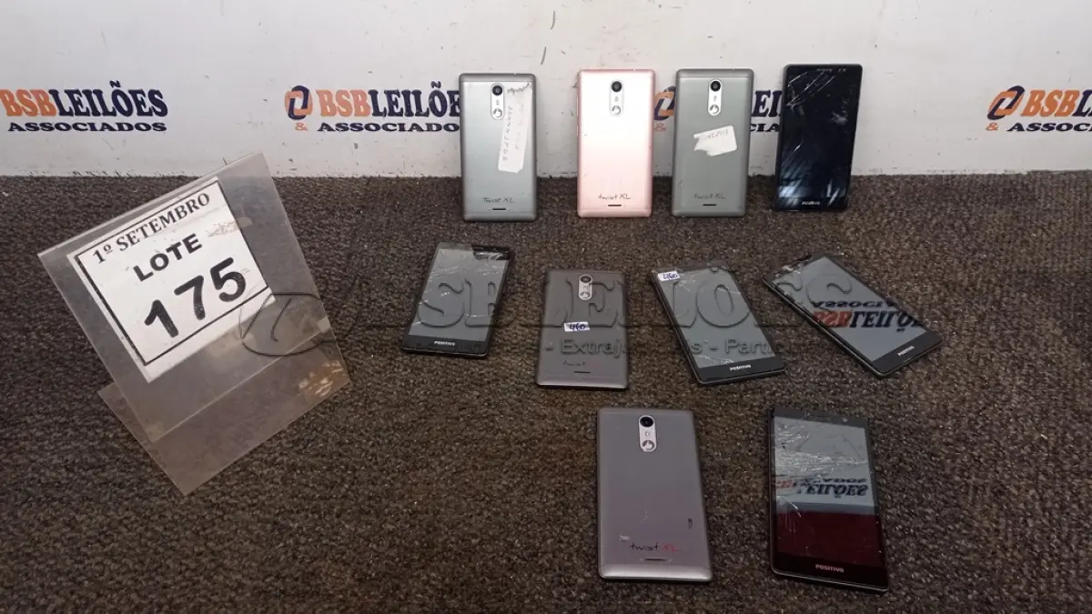 LOTE 175 - 10 CELULARES MARCA POSITIVO. (NO ESTADO) ATENÇÃO! FAZER A VISITAÇÃO ANTES DE ARREMATAR, NÃO SABEMOS SE FUNCIONA, LEILÃO NÃO TEM GARANTIA E NEM DEVOLUÇÃO, SUJEITO A POSSÍVEIS AVARIAS VISÍVEIS/OCULTAS E/OU AUSÊNCIA DE COMPONENTES