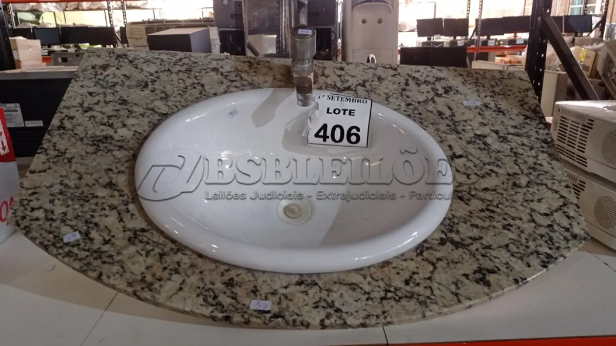LOTE 406 - 01 LAVATÓRIO COM TORNEIRA E ACABAMENTO EM MÁRMORE. (NO ESTADO) ATENÇÃO! FAZER A VISITAÇÃO ANTES DE ARREMATAR, NÃO SABEMOS SE FUNCIONA, LEILÃO NÃO TEM GARANTIA E NEM DEVOLUÇÃO, SUJEITO A POSSÍVEIS AVARIAS VISÍVEIS/OCULTAS E/OU AUSÊNCIA DE COMPONENTES.