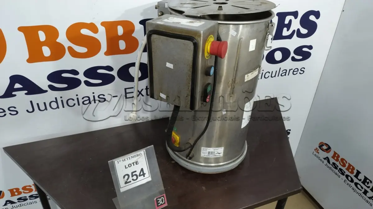 LOTE 254 - 01 DESCASCADOR DE BATATAS INDUSTRIAL EM INOX. (NO ESTADO) ATENÇÃO! FAZER A VISITAÇÃO ANTES DE ARREMATAR, NÃO SABEMOS SE FUNCIONA, LEILÃO NÃO TEM GARANTIA E NEM DEVOLUÇÃO, SUJEITO A POSSÍVEIS AVARIAS VISÍVEIS/OCULTAS E/OU AUSÊNCIA DE COMPONENTES