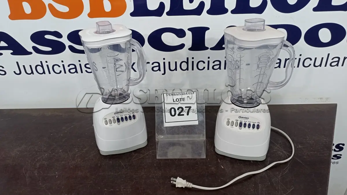 LOTE 027 - 02 LIQUIDIFICADORES OSTERIZER 110V. (NO ESTADO EM QUE SE ENCONTRA. SUJEITO A AVARIAS OCULTAS/VISÍVEIS.)