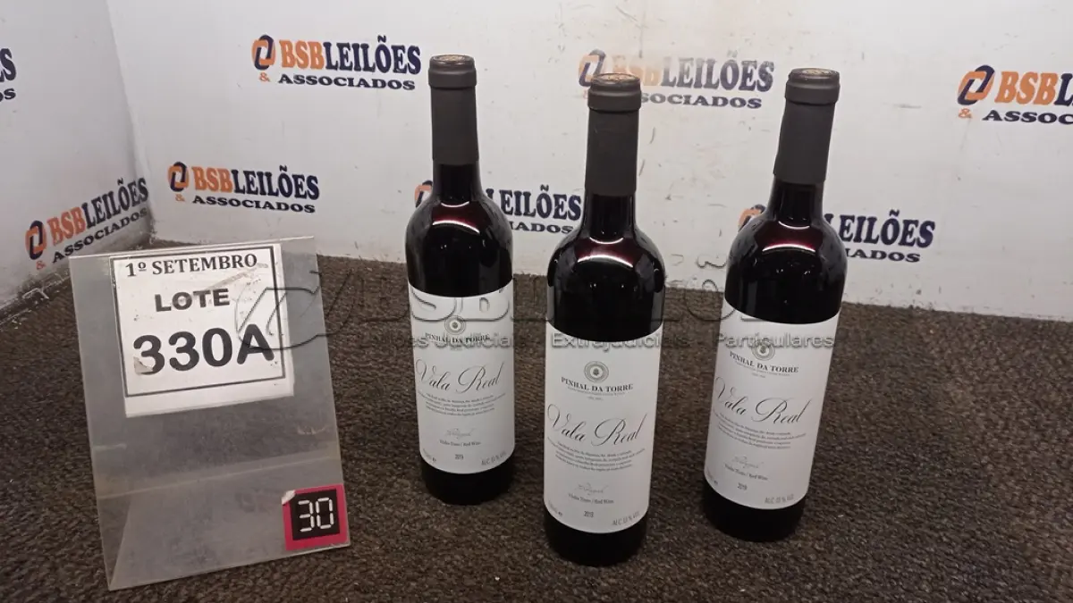 LOTE 330 - 03 GARRAFAS DE VINHO TINTO VALA REAL PORTUGUÊS SAFRA 2019 750ML. (NO ESTADO) ATENÇÃO! FAZER A VISITAÇÃO ANTES DE ARREMATAR, NÃO SABEMOS SE FUNCIONA, LEILÃO NÃO TEM GARANTIA E NEM DEVOLUÇÃO, SUJEITO A POSSÍVEIS AVARIAS VISÍVEIS/OCULTAS E/OU AUSÊNCIA DE COMPONENTES.