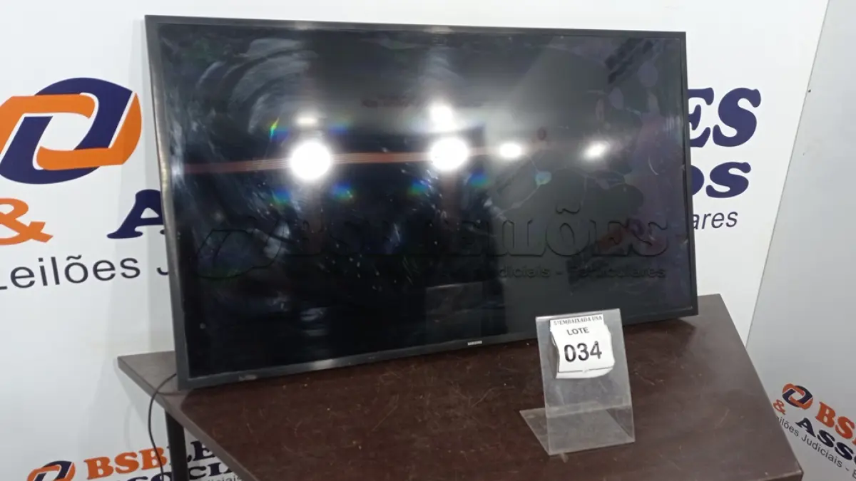 LOTE 034 - 01 SMART TV SAMSUNG 49”. (NO ESTADO EM QUE SE ENCONTRA. SUJEITO A AVARIAS OCULTAS/VISÍVEIS.)  AV9477S
