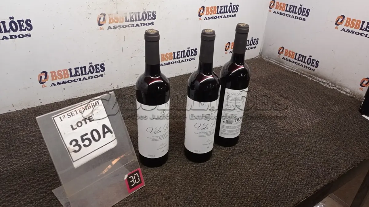 LOTE 350 - 03 GARRAFAS DE VINHO TINTO VALA REAL PORTUGUÊS SAFRA 2019 750ML. (NO ESTADO) ATENÇÃO! FAZER A VISITAÇÃO ANTES DE ARREMATAR, NÃO SABEMOS SE FUNCIONA, LEILÃO NÃO TEM GARANTIA E NEM DEVOLUÇÃO, SUJEITO A POSSÍVEIS AVARIAS VISÍVEIS/OCULTAS E/OU AUSÊNCIA DE COMPONENTES.