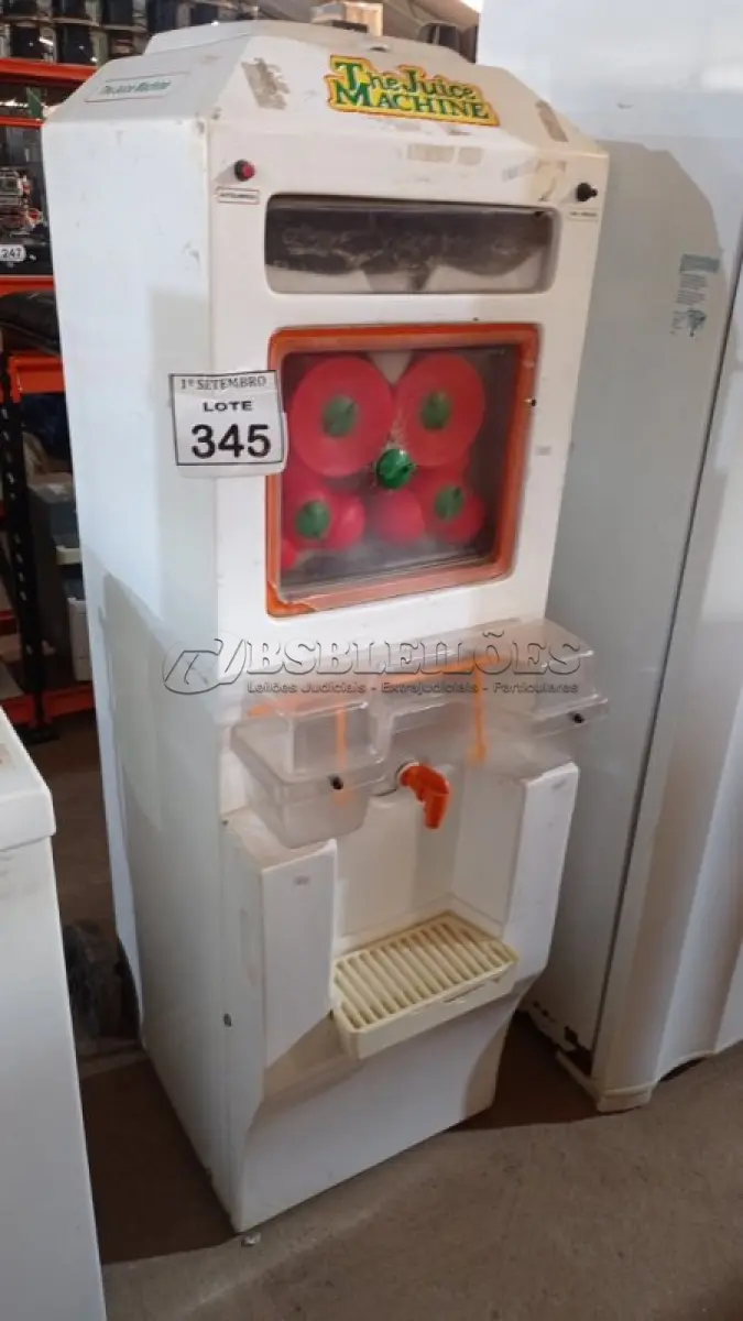 LOTE 345 - 01 MÁQUINA DE FAZER SUCO DE LARANJA. (NO ESTADO) ATENÇÃO! FAZER A VISITAÇÃO ANTES DE ARREMATAR, NÃO SABEMOS SE FUNCIONA, LEILÃO NÃO TEM GARANTIA E NEM DEVOLUÇÃO, SUJEITO A POSSÍVEIS AVARIAS VISÍVEIS/OCULTAS E/OU AUSÊNCIA DE COMPONENTES.