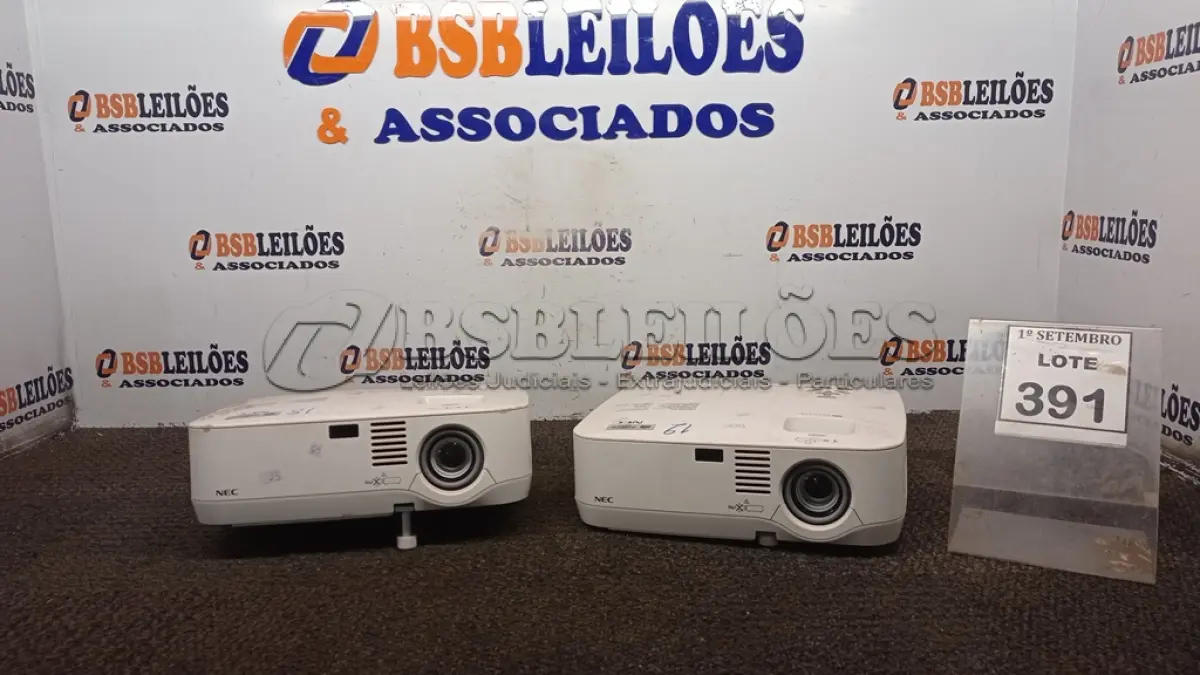 LOTE 391 - 02 PROJETORES MARCA NEC. (NO ESTADO) ATENÇÃO! FAZER A VISITAÇÃO ANTES DE ARREMATAR, NÃO SABEMOS SE FUNCIONA, LEILÃO NÃO TEM GARANTIA E NEM DEVOLUÇÃO, SUJEITO A POSSÍVEIS AVARIAS VISÍVEIS/OCULTAS E/OU AUSÊNCIA DE COMPONENTES.