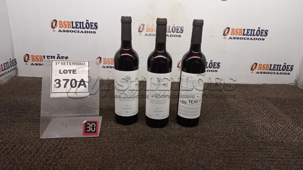 LOTE 370 - 03 GARRAFAS DE VINHO TINTO VALA REAL PORTUGUÊS SAFRA 2019 750ML. (NO ESTADO) ATENÇÃO! FAZER A VISITAÇÃO ANTES DE ARREMATAR, NÃO SABEMOS SE FUNCIONA, LEILÃO NÃO TEM GARANTIA E NEM DEVOLUÇÃO, SUJEITO A POSSÍVEIS AVARIAS VISÍVEIS/OCULTAS E/OU AUSÊNCIA DE COMPONENTES.
