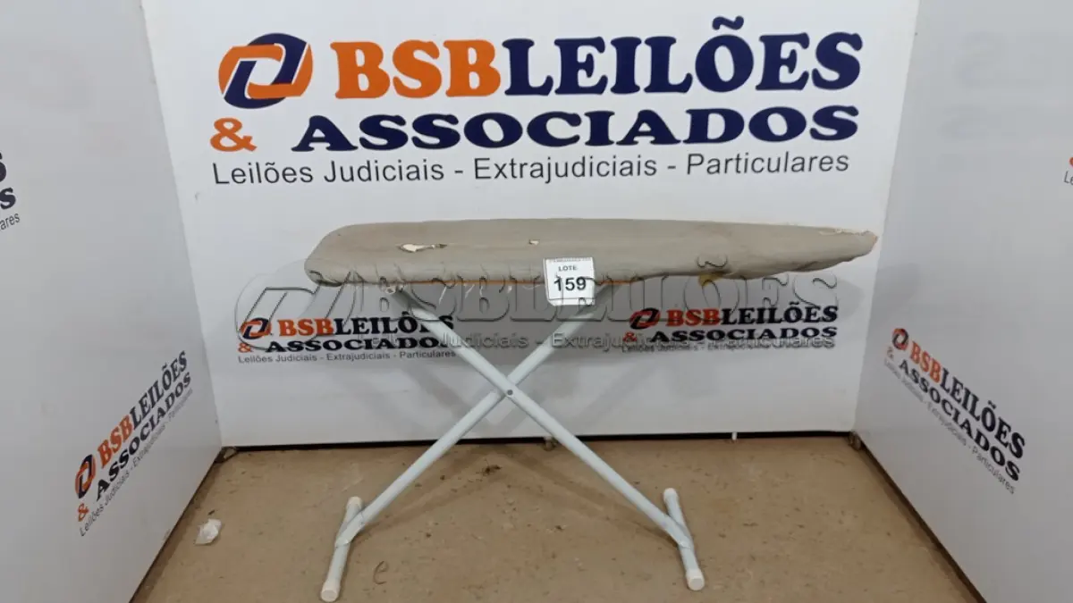 LOTE 159 - 01 TÁBUA DE PASSAR ROUPAS. (NO ESTADO EM QUE SE ENCONTRA. SUJEITO A AVARIAS OCULTAS/VISÍVEIS.)