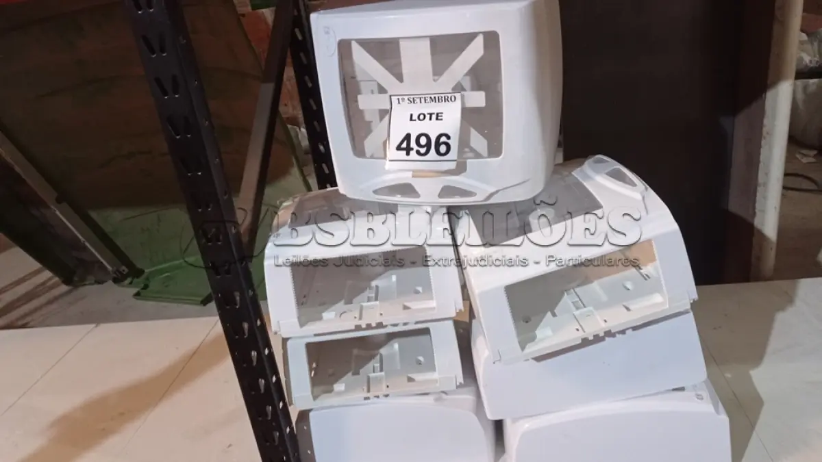 LOTE 496 - 08 DISPENSES DE PAPEL. (NO ESTADO) ATENÇÃO! FAZER A VISITAÇÃO ANTES DE ARREMATAR, NÃO SABEMOS SE FUNCIONA. LEILÃO NÃO TEM GARANTIA E NEM DEVOLUÇÃO, SUJEITO A POSSÍVEIS AVARIAS VISÍVEIS/OCULTAS E/OU AUSÊNCIA DE COMPONENTES.